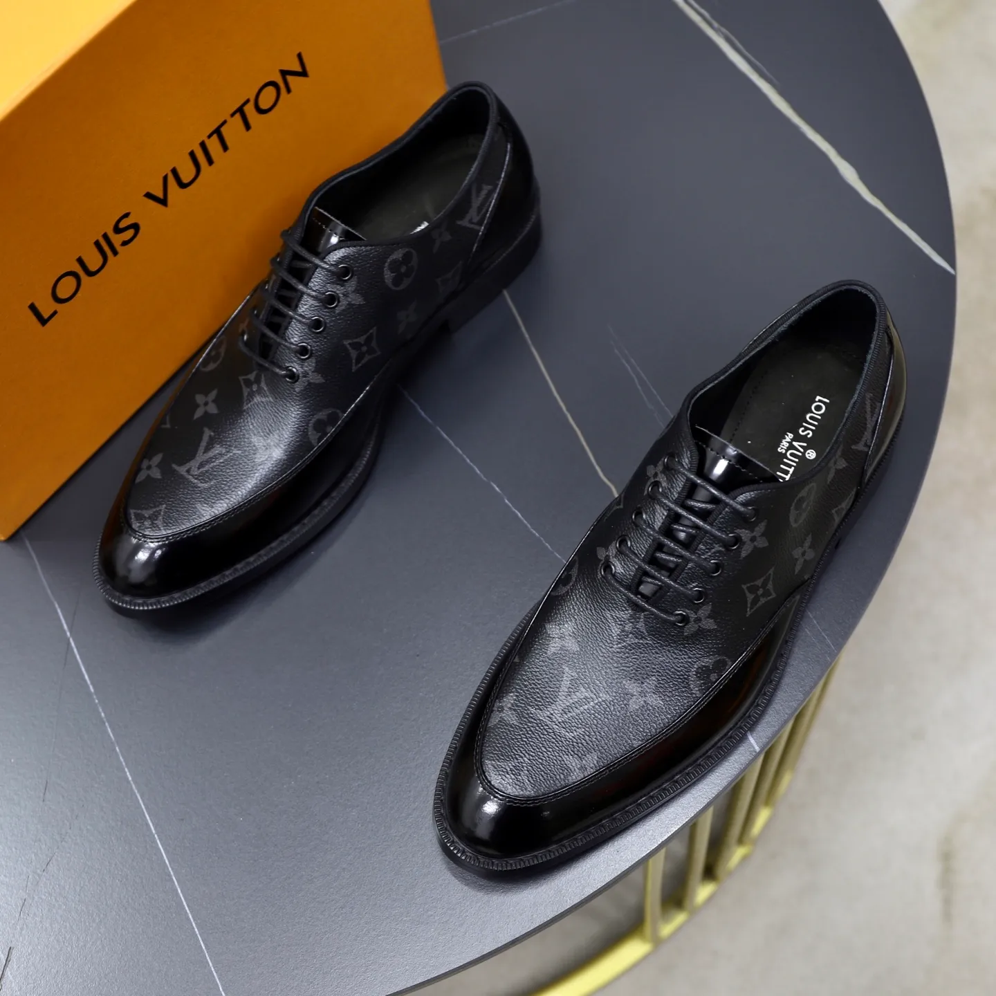 Men's shoes: 280🙅‍♂️🙅‍♂️🙅‍♂️Niuli Brand: LV Louis Vuitton Size: 39-44 (38, 45, 46 can be customized) Level: Counter classic Material: Original soft cowhide upper Comfortable cowhide lining Original lightweight outsole Style category: Formal business casual driving leather shoes Color: Color of the actual picture
